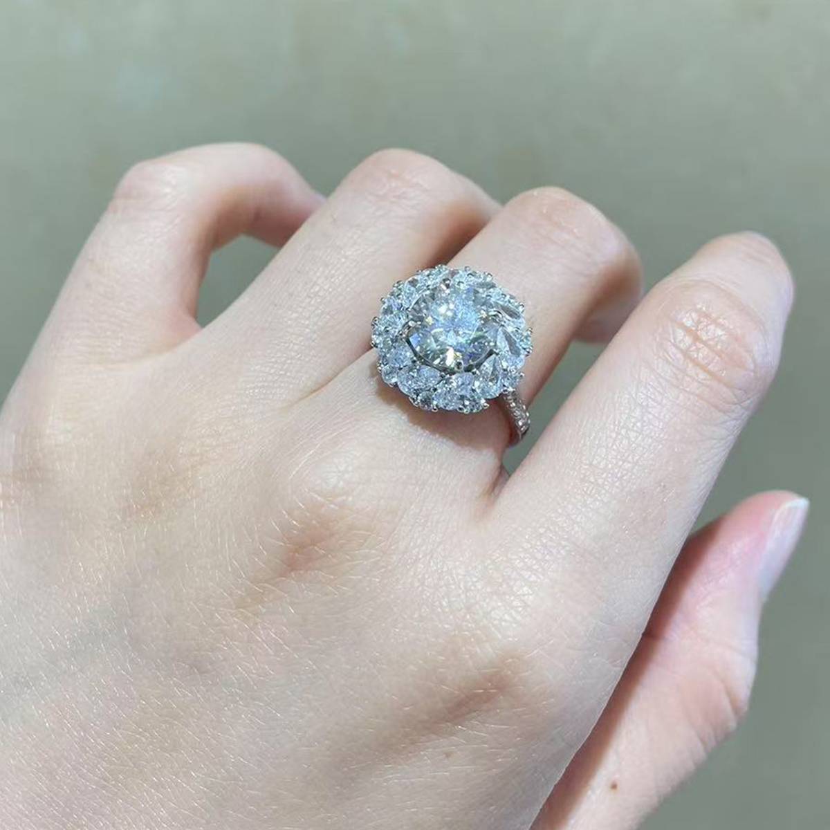 Light Luxury Women's Ring S925 Silver Plated Platinum Customized Selection Main Stone Moissanite Diamond 3.0ct/Secondary Stone High Carbon Diamond